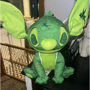 Stitch crashes Disney Peter Pan